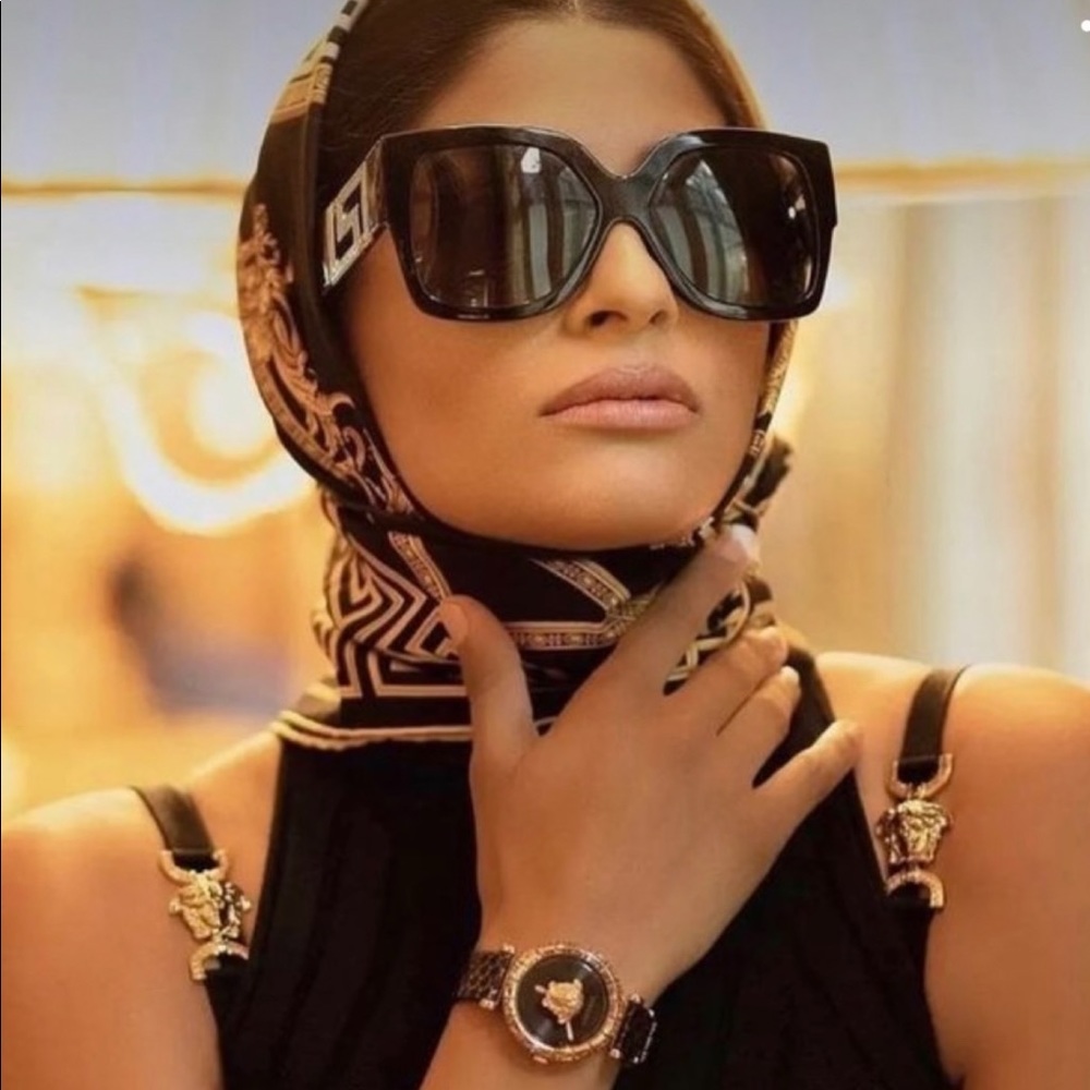 VERSACE STUNNING BLACK SQUARE FRAME SUNGLASSES WITH DRAMATIC GOLD GRECA LOGO